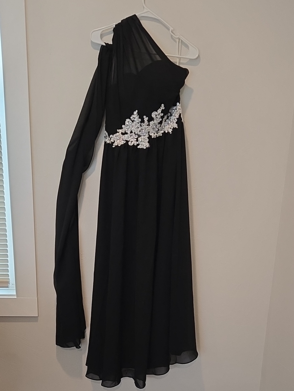 Black One-Shoulder Evening Dress with White Lace Applique